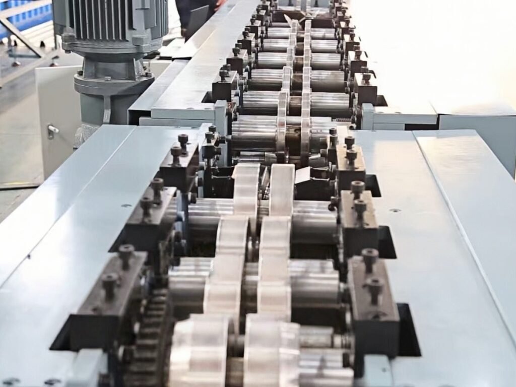 Photovoltaic bracket roll forming machine