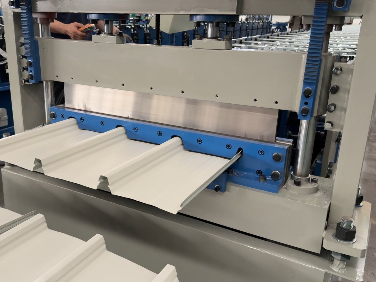 klip lock roofing machine